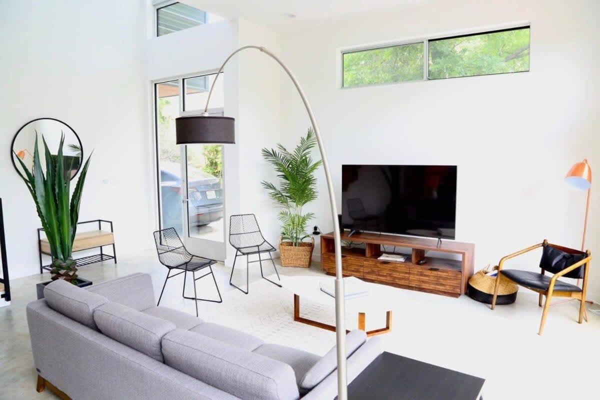 Stunning Modern Home W Pool & Hot Tub In Dt 오스틴 외부 사진
