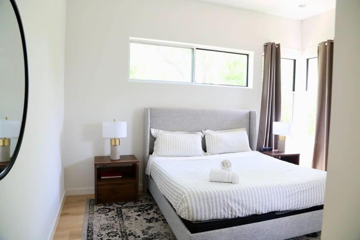 Stunning Modern Home W Pool & Hot Tub In Dt 오스틴 외부 사진
