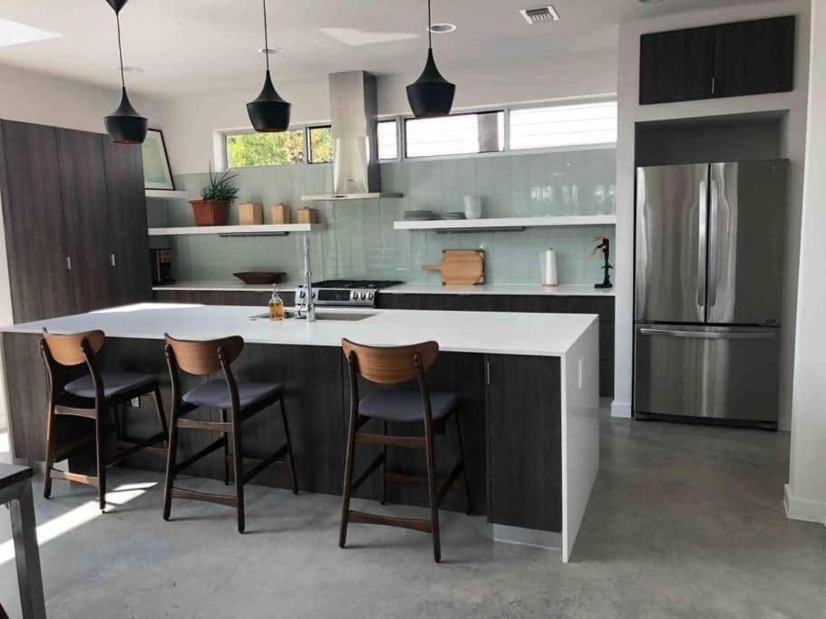 Stunning Modern Home W Pool & Hot Tub In Dt 오스틴 외부 사진