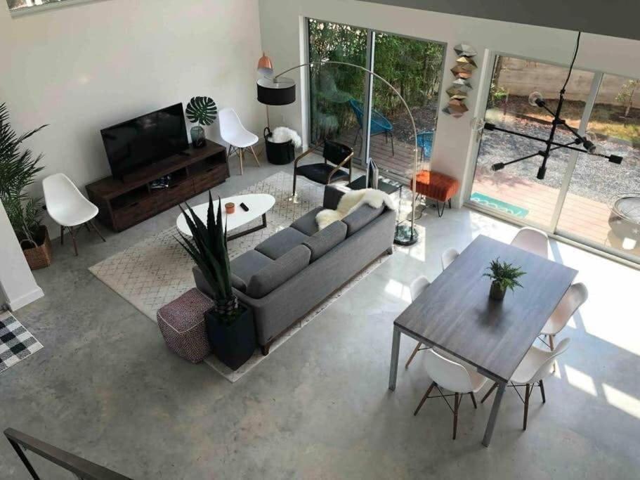 Stunning Modern Home W Pool & Hot Tub In Dt 오스틴 외부 사진